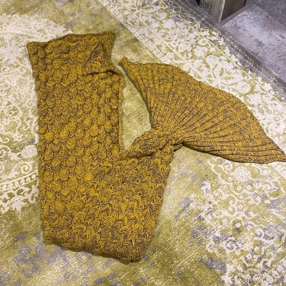 Mermaid Tail Blanket - Picture 10 of 10